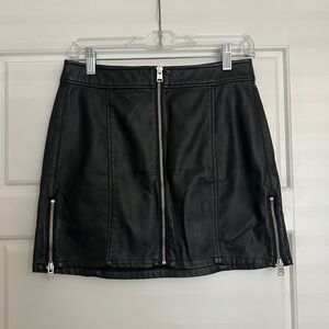 Express size 4 leather zipper mini skirt
